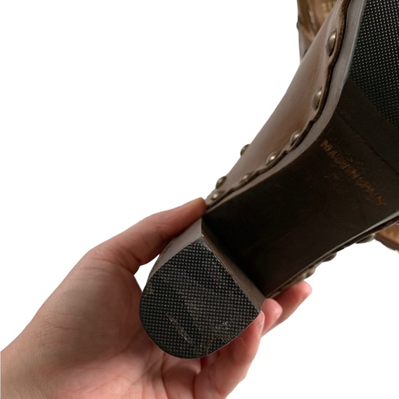 Stuart Weizmann Brown Leather Platform Studded Clogs . - Picture 7 of 12